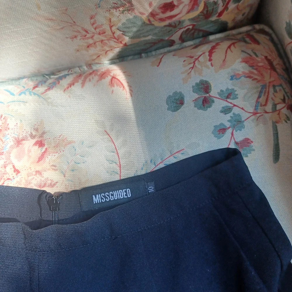 Missguided Black High Waist Tailored Shorts - Picture 3 of 7